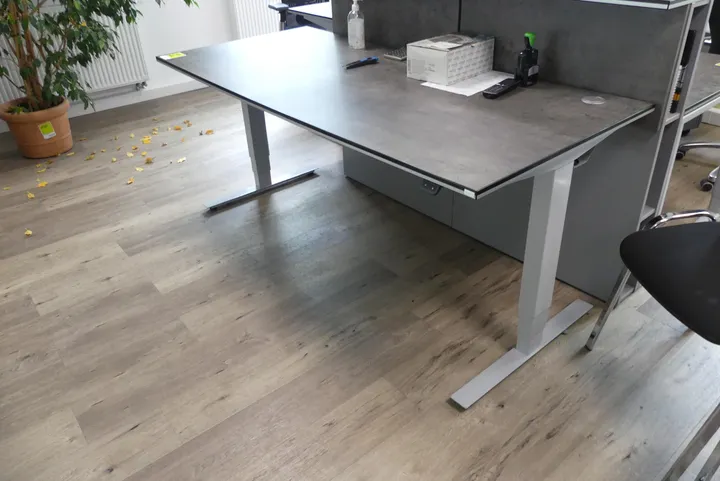 röhr elektrisch höhenverstellbarer Schreibtisch